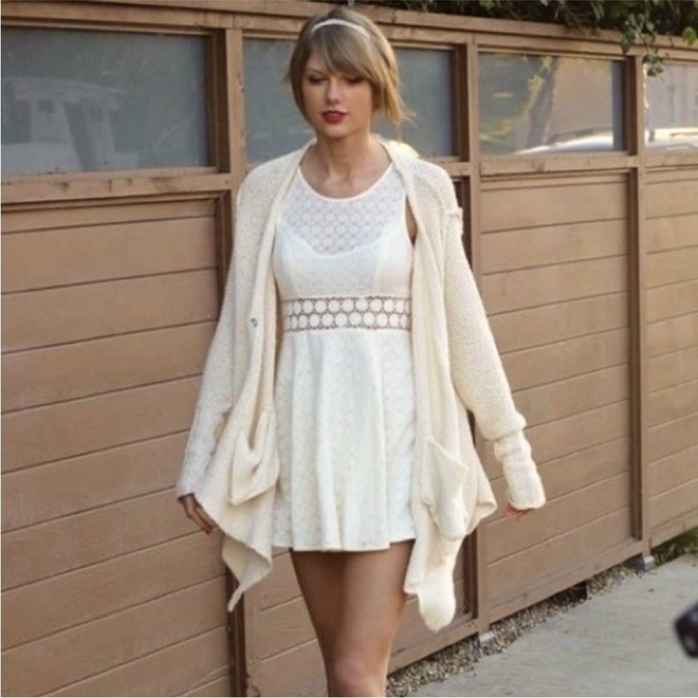 Free People Crochet & Lace “Fitted with Daisies” mini - Cream - Size 6